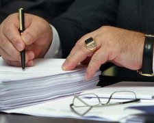 Тендерна мафія: ремонтувати будинки на Донеччині доручили фірмі без ліцензій