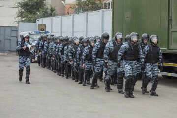 "Это вам не бабки и студенты": горячий кавказец задал жару путинскому ОМОНу, видео