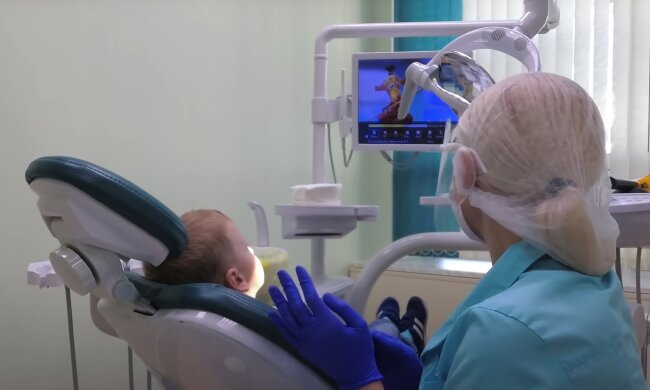 Скрин, видео YouTube стоматолог