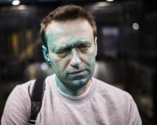 Навальний полетів лікуватися до Барселони