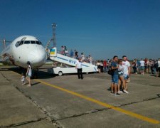 Развернули на полпути: самолет с украинцами совершил аварийную посадку