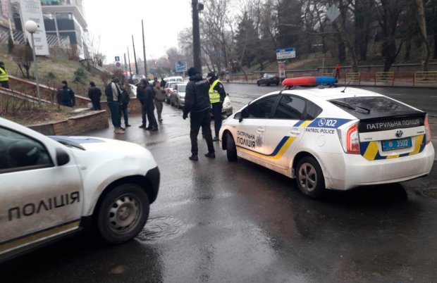 В Одесі неадекват з ножем накинувся на жінку з дитиною: страшно ходити по вулицях, дике відео