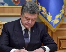 Порошенко наградил посмертно бойцов АТО