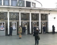 Скандал в метро: сліпого киянина не пустили через собаку-поводиря