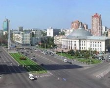 Авария парализовала столичную площадь Победы