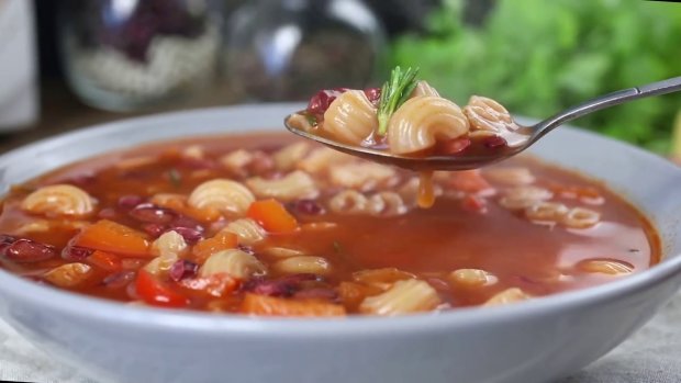 пальчики оближеш: тосканський томатний суп з квасолею