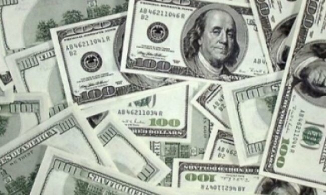 Доллар подорожал из-за заявления Порошенко - эксперт
