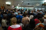У Києві різко паралізувало метро, тиснява, лайка і довжелезні черги: дикі кадри зашквару