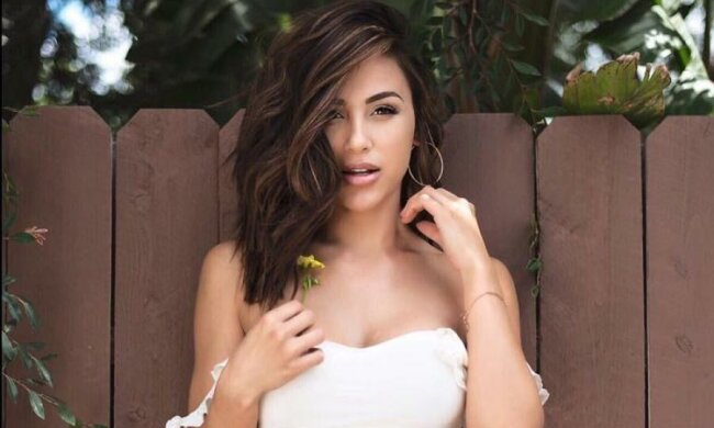 Пишногруда Ана Чері розбурхала весь пляж: фото