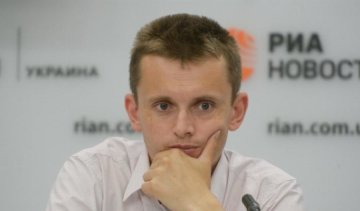 Порошенко шантажируют военным положением