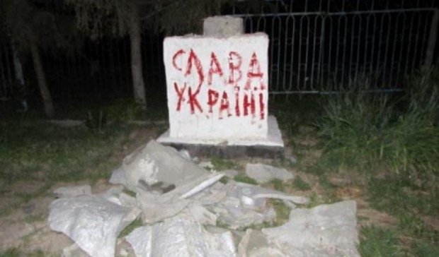 У Луганській області за ніч знесли два пам'ятники Леніну