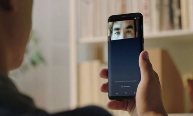 Samsung прокомментировала взлом сканера сетчатки в Galaxy S8