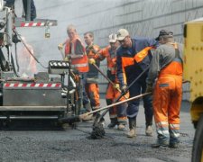 Українські дороги за космічну суму врятують китайці