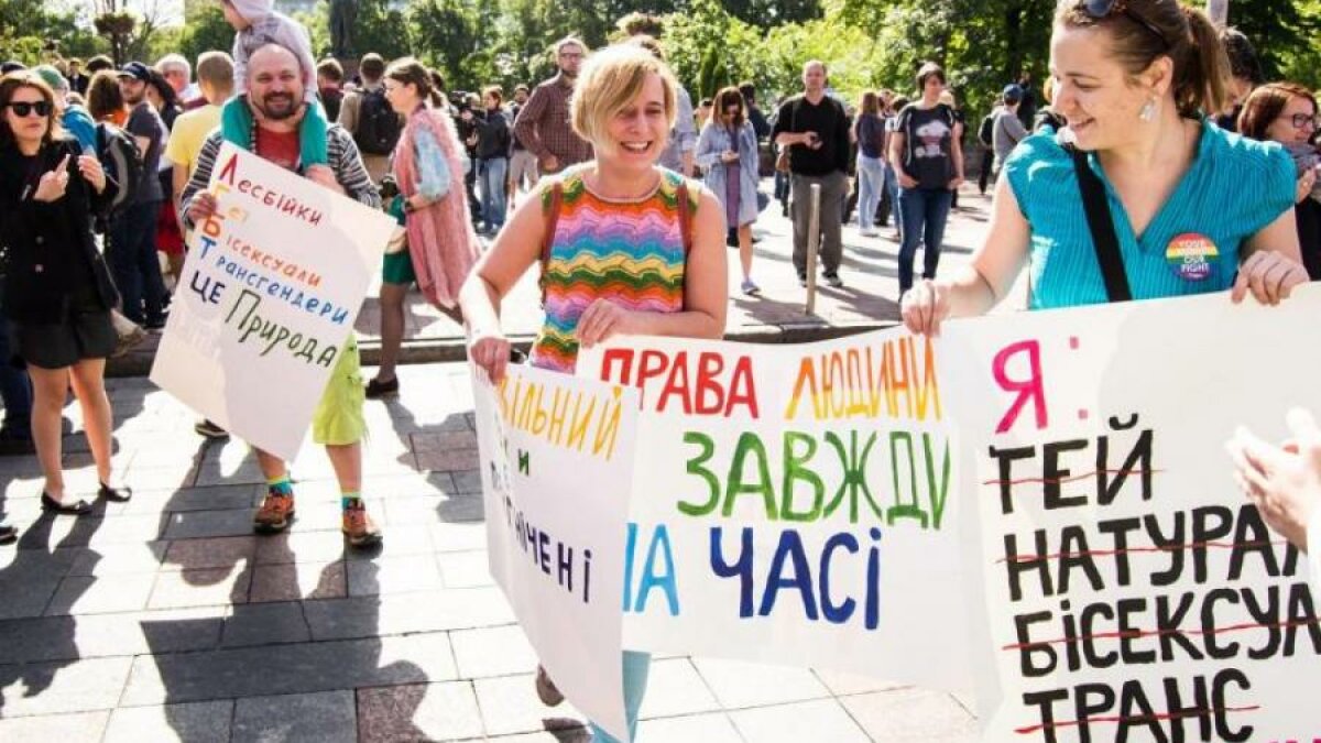 В Молдове православные активисты сорвали ЛГБТ-марш, полиция эвакуировала участников