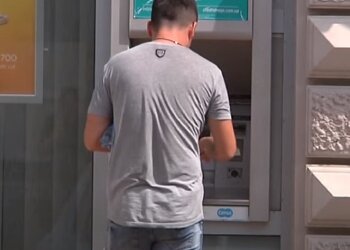 Банкоматы не работают на оккупированных территориях. Фото: скриншот с видео