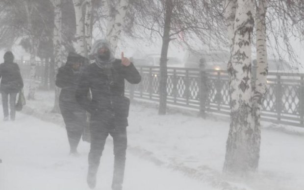 Снігова буря обрушилася на столицю: вражаючі кадри