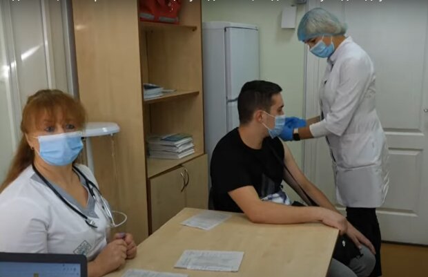 Вакцинация, кадр из видео