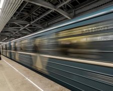 Дівчина протаранила головою поїзд метро, лікарі не врятували