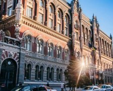 Курс валют на 1 мая: доллар заметно похудел