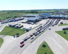 Водіям закрили шлях на кордоні з Угорщиною
