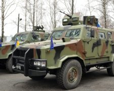 Українські бійці отримали бронеавтомобіль "Козак-2"