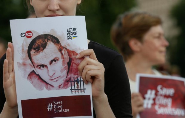 За решетку из-за Сенцова: в Москве схватили известных активистов