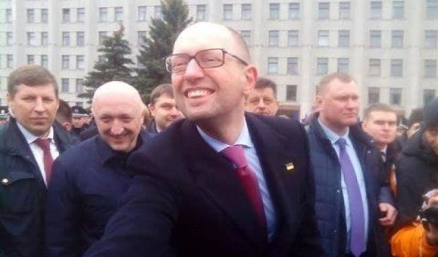 Украинцы посмеялись над "стеной Яценюка"