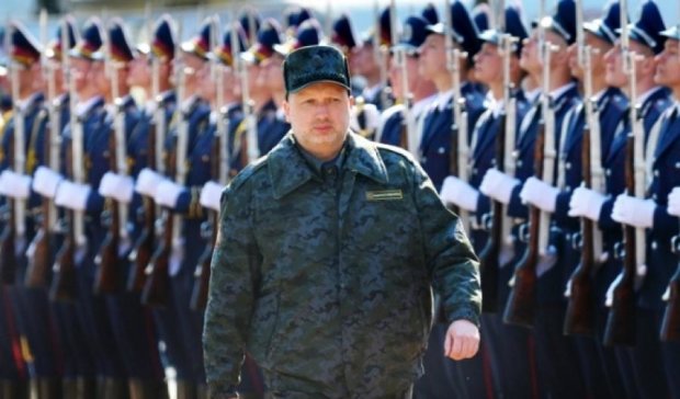 На Донбасі йдуть повномасштабні військові дії - Турчинов
