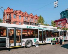 На вулиці українського міста виїхали унікальні тролейбуси