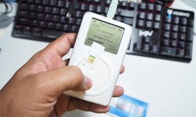 23 жовтня: Apple представила перший в світі iPod