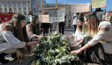 На Хрещатику влаштували кладовище пролісків (фото)