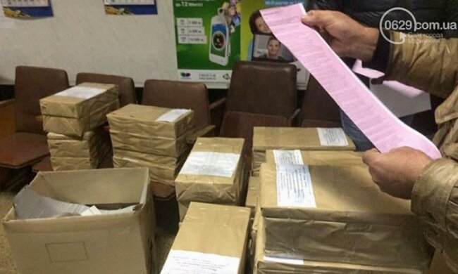 У Маріуполі надрукували невраховані бюлетені і вже підрахували голоси (фото, відео)