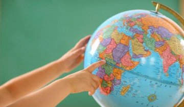 Поляки создали глобусы с российским Крымом