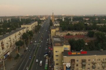 Запоріжців вигнали з репнутого по швах будинку - без речей і паспорта