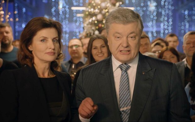 Порошенко отплатил Зеленскому его же монетой на Новый год: видео