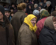 "Що за бардак?!": пенсіонери "взяли штурмом" виборчу дільницю, відео