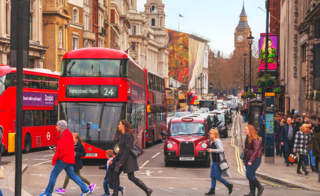 Транспорт в Британії. Фото: скрін YouTube