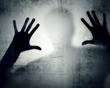 Учителя-насильника раздели и избили родители жертвы (ФОТО 18+)