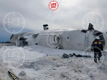 Фото перевернутого вертольоту