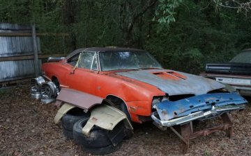 Кладовище Dodge і Plymouth, кадр з відео