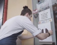 Коробка сірників допоможе кинути палити (відео)