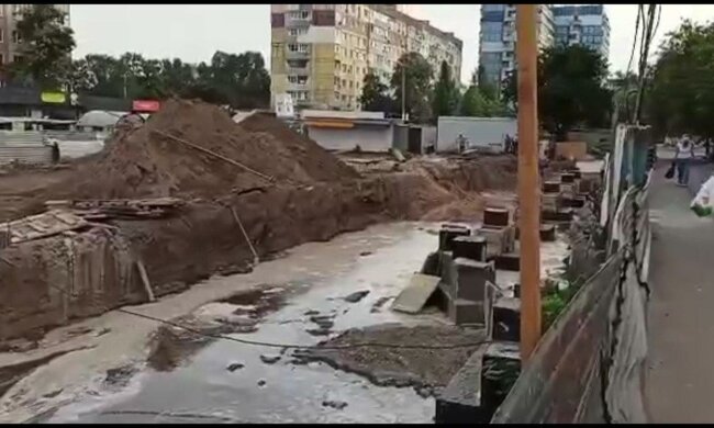 Коммунальщики Филатова заставили днепрян нюхать канализацию - вонь на весь город