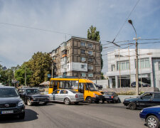 У Дніпрі легковик "впаявся" в маршрутку з людьми, є жертви: моторошні кадри НП