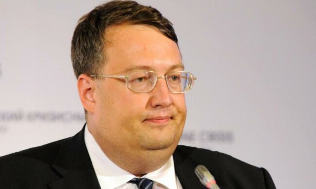 Геращенко признался, что иногда разговаривает с Лексусом