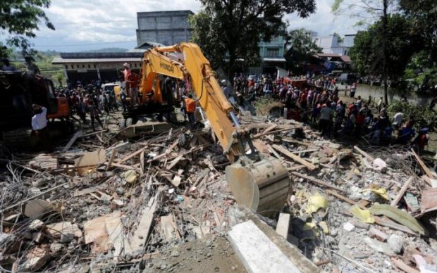 Землетрясение в Индонезии: сотни туристов застряли у вулкана