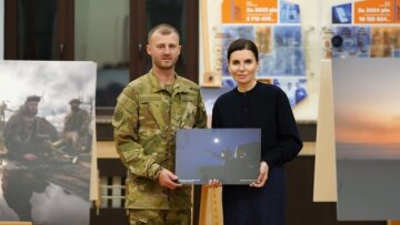 Тетяна Кагановська на фотовиставці «Воїни. Люди. Герої» в Каразінському