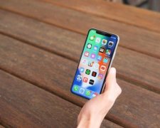 Samsung не встояла перед головною фішкою iPhone X