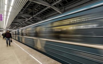 Девушка протаранил головой поезд метро, врачи не спасли