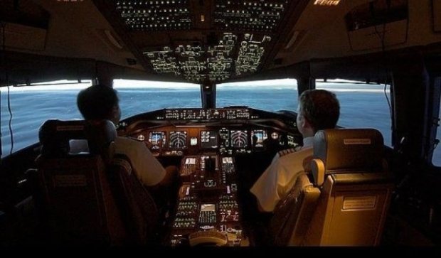  Авіакомпанії відмовляються від других пілотів