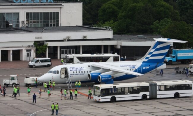 Одесский аэропорт оказался в плену непогоды